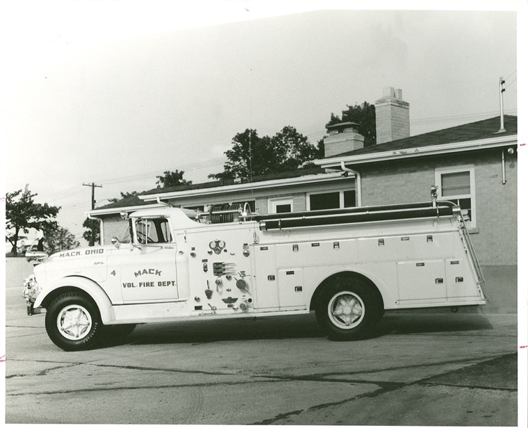 MVFD Engine 4 in 1961.jpg
